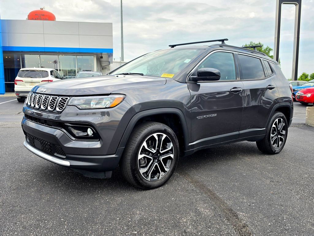 Used 2024 Jeep Compass Limited AWD/4WD image 2