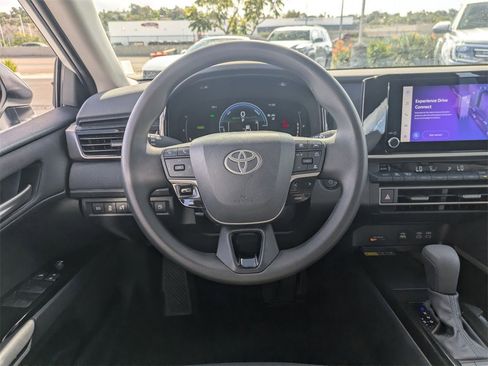Used 2025 Toyota Camry LE image 18