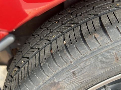 Used 2020 Toyota Yaris LE image 12