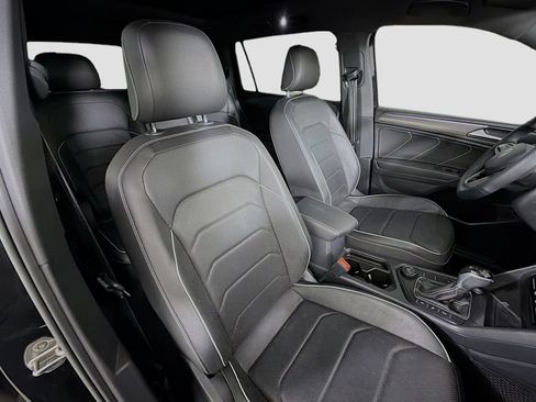 Used 2022 Volkswagen Tiguan SEL R-Line AWD/4WD image 32