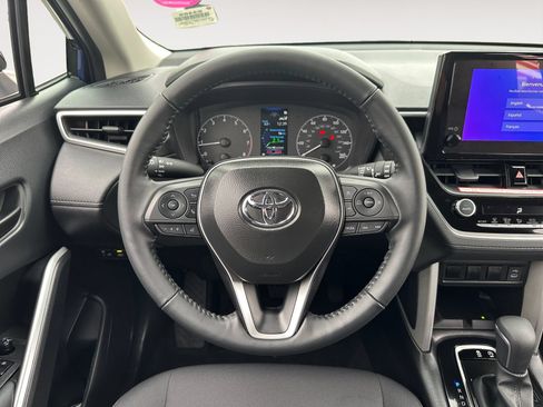Certified 2025 Toyota Corolla Cross LE FWD image 12