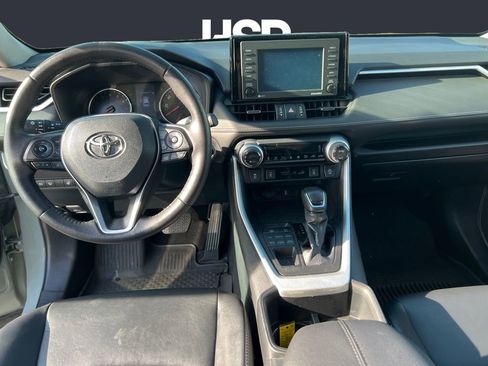 Used 2022 Toyota RAV4 XLE Premium image 10