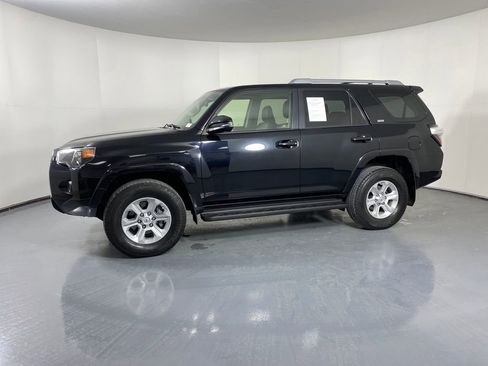 Used 2017 Toyota 4Runner SR5 Premium image 3
