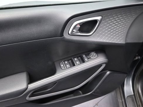 Used 2023 Kia Soul LX image 20