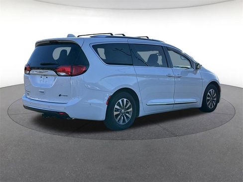 Certified 2020 Chrysler Pacifica Limited w/ Advanced Safetytec Group image 5