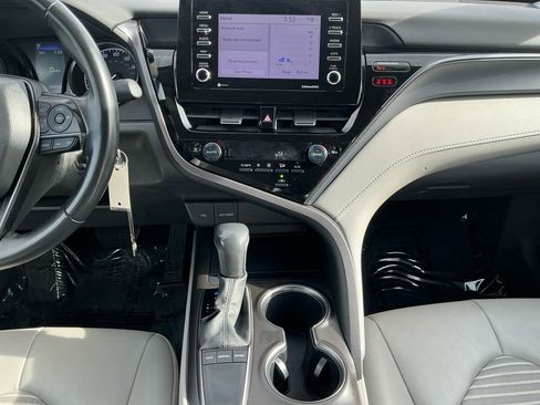 Used 2024 Toyota Camry SE image 11