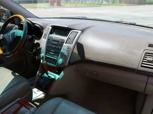 Used 2004 Lexus RX 330 FWD image 10