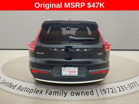 Used 2025 Volvo XC40 B5 Plus image 3