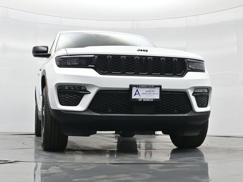 New 2025 Jeep Grand Cherokee Limited w/ Luxury Tech Group II image 45