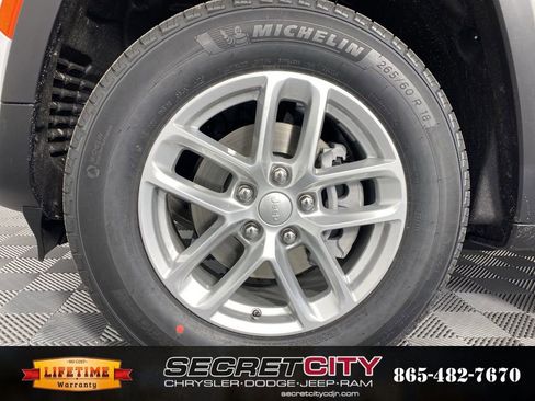 New 2026 Jeep Grand Cherokee Laredo X image 9