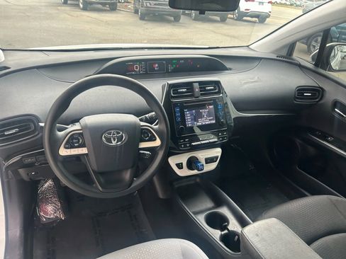 Used 2016 Toyota Prius Two image 4