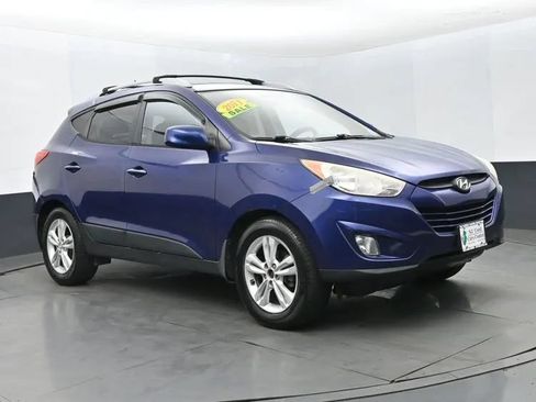 Used 2011 Hyundai Tucson GLS FWD image 2