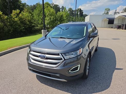Used 2018 Ford Edge Titanium w/ Equipment Group 301A FWD image 2