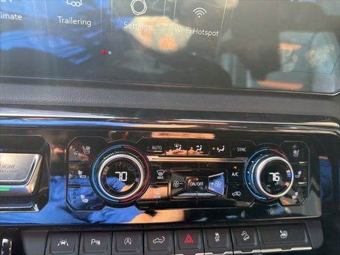 Used 2022 GMC Sierra 1500 AT4 w/ AT4 Premium Package image 10