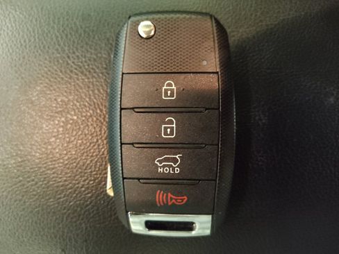 Used 2018 Kia Soul + FWD image 32