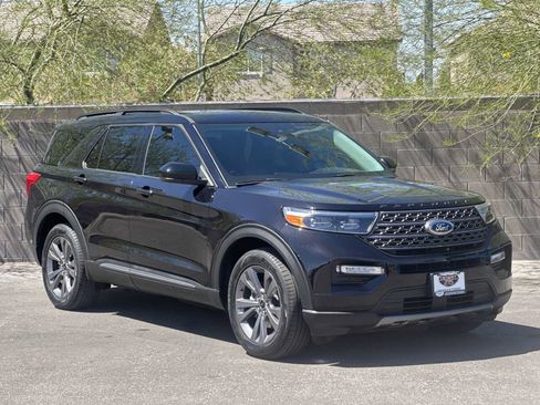 Used 2023 Ford Explorer XLT w/ Equipment Group 202A RWD image 2