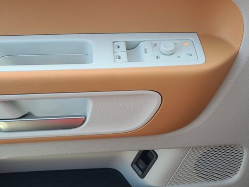 Used 2025 Volkswagen ID. Buzz 1st Edition image 59