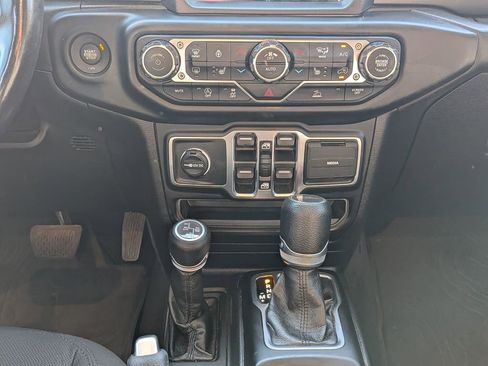 Certified 2023 Jeep Gladiator Sport AWD/4WD image 16