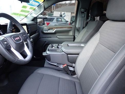 Used 2024 GMC Sierra 1500 Elevation w/ LPO, Elevation Black Package image 17