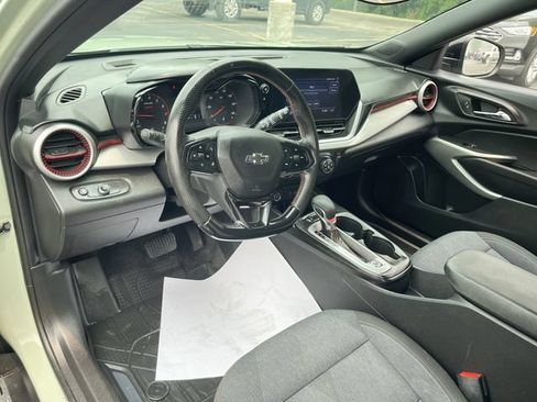 Used 2024 Chevrolet Trax RS w/ Driver Confidence Package FWD image 10