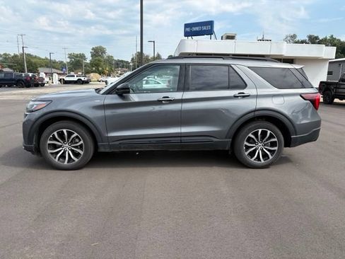 Used 2026 Ford Explorer ST-Line AWD/4WD image 2