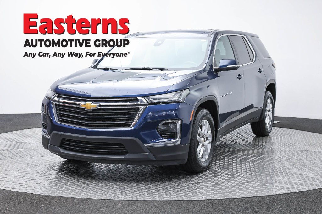Used 2023 Chevrolet Traverse LS w/ Safety Package FWD image 1