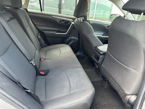 Used 2021 Toyota RAV4 LE FWD image 12