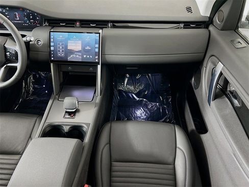 Used 2024 Land Rover Discovery Sport S image 25