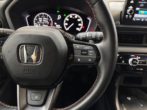 Used 2025 Honda Pilot TrailSport image 19