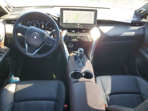 Used 2024 Toyota Venza Limited image 14