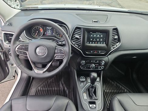 Used 2021 Jeep Cherokee Latitude Lux w/ Mopar Interior Package AWD/4WD image 23