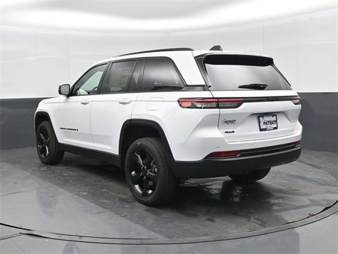 New 2025 Jeep Grand Cherokee Altitude image 6