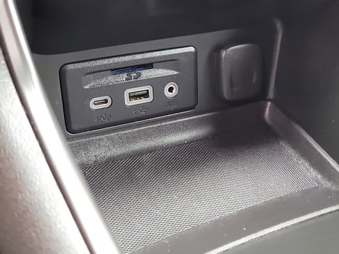 Used 2023 GMC Terrain SLT image 28