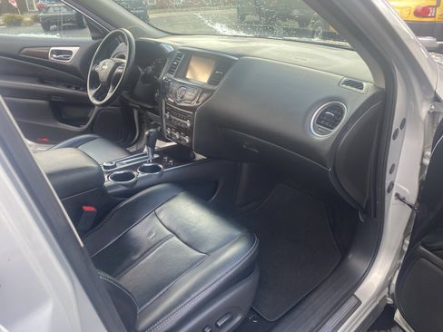 Used 2014 Nissan Pathfinder Platinum w/ Platinum Premium Package image 26