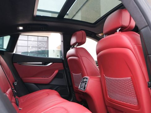 Used 2017 Maserati Levante S AWD/4WD image 30