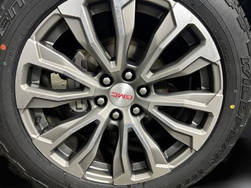 Used 2021 GMC Yukon Denali w/ Denali Premium Package image 16