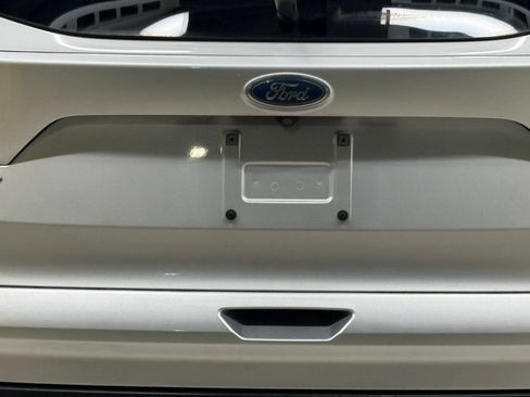 Used 2017 Ford Escape SE FWD image 11