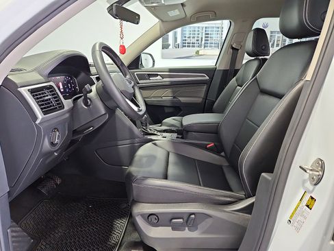 Used 2023 Volkswagen Atlas SE w/ Black Wheel Package FWD image 16