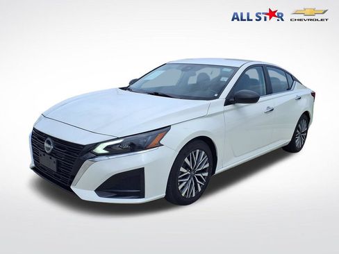 Used 2025 Nissan Altima 2.5 SV FWD image 1