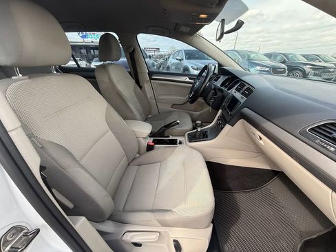 Used 2016 Volkswagen Golf S image 23