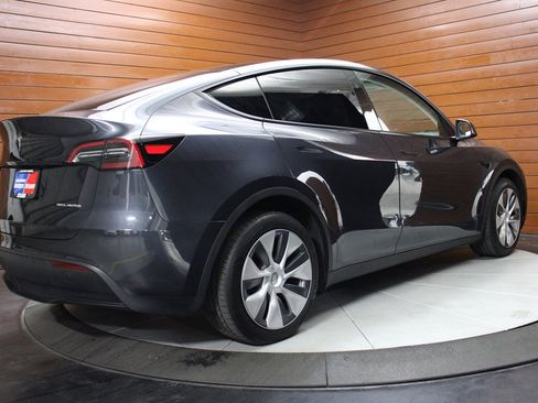 Used 2024 Tesla Model Y Long Range AWD/4WD image 13