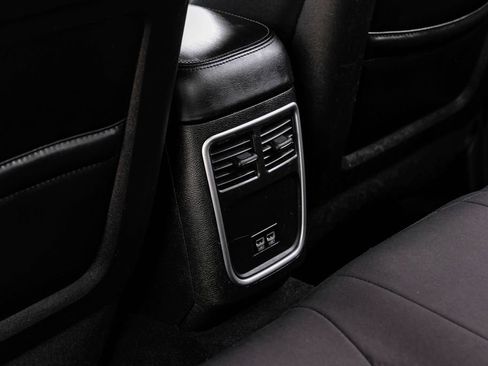 Used 2019 Chrysler 300 Touring w/ Chrome Appearance Package RWD image 40