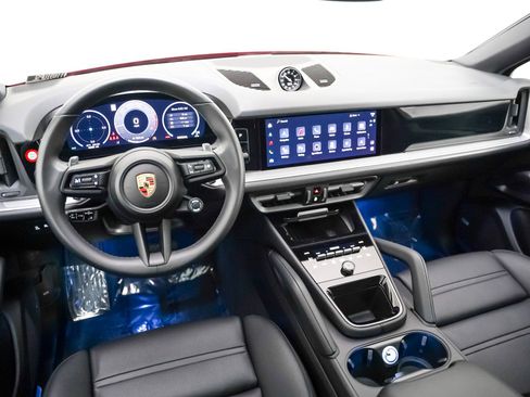 Certified 2025 Porsche Cayenne Coupe image 19