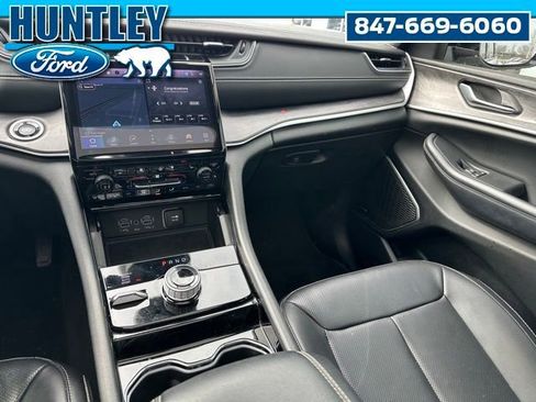 Used 2023 Jeep Grand Cherokee L Limited w/ Luxury Tech Group II AWD/4WD image 20