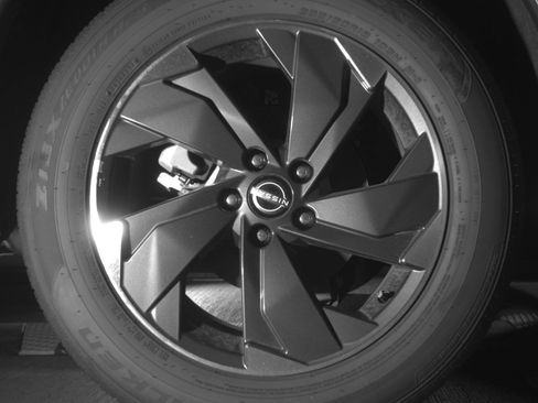 Used 2025 Nissan Rogue SV image 15