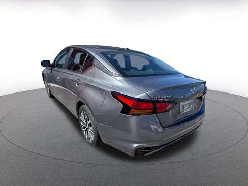 Used 2025 Nissan Altima 2.5 SV FWD image 6