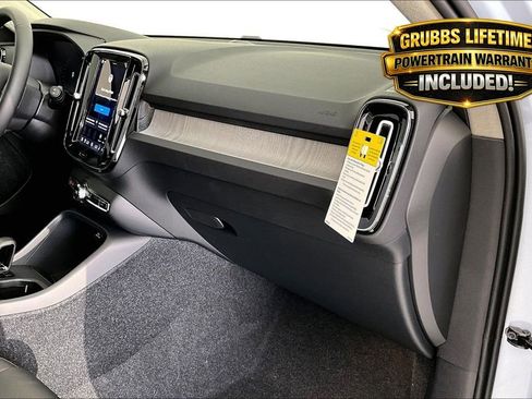 New 2026 Volvo XC40 B4 Core w/ Climate Package FWD image 21