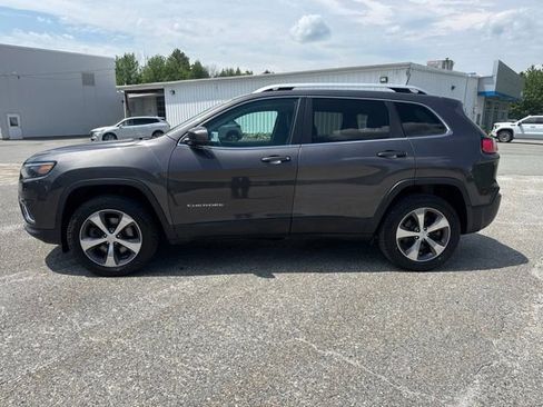 Used 2019 Jeep Cherokee Limited AWD/4WD image 3