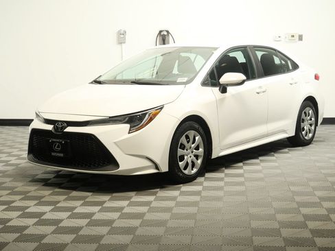 Used 2021 Toyota Corolla LE FWD image 4
