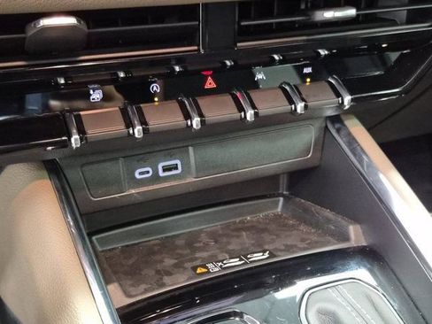 Used 2025 GMC Canyon Denali image 33